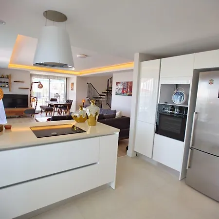 Luxe Penthouse Arte Mare شقة